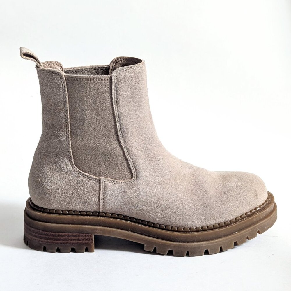 Steve Madden Woman's Chelsy Chelsea Boots Bootie Beige/Tan Suede Sz 8 Lug Sole